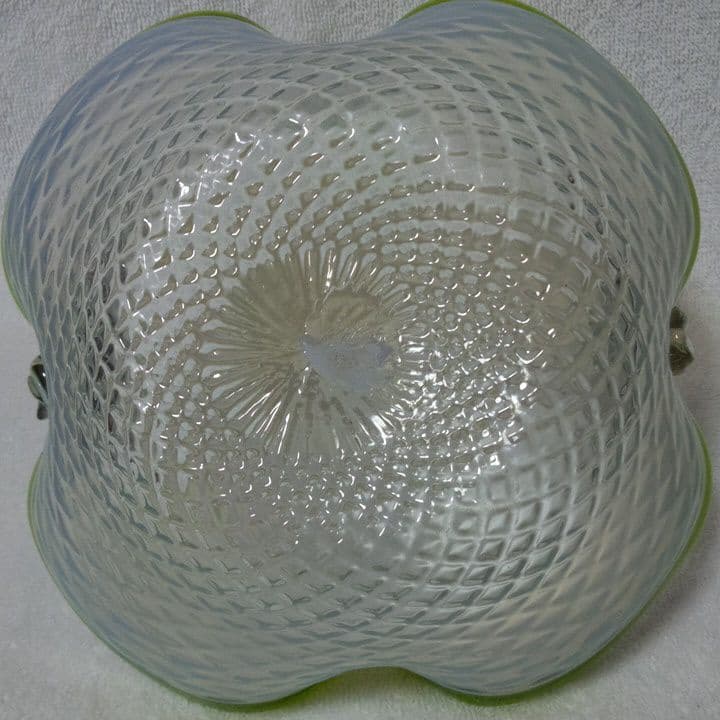 ガラス　食器　花器　緑色　緑　みどり　吹きガラス　鉢　色ガラス　グリーン