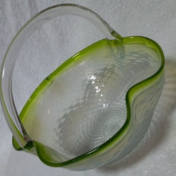 ガラス　食器　花器　緑色　緑　みどり　吹きガラス　鉢　色ガラス　グリーン