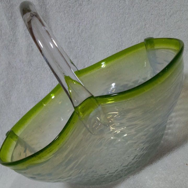 ガラス　食器　花器　緑色　緑　みどり　吹きガラス　鉢　色ガラス　グリーン