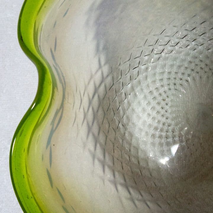 ガラス　食器　花器　緑色　緑　みどり　吹きガラス　鉢　色ガラス　グリーン