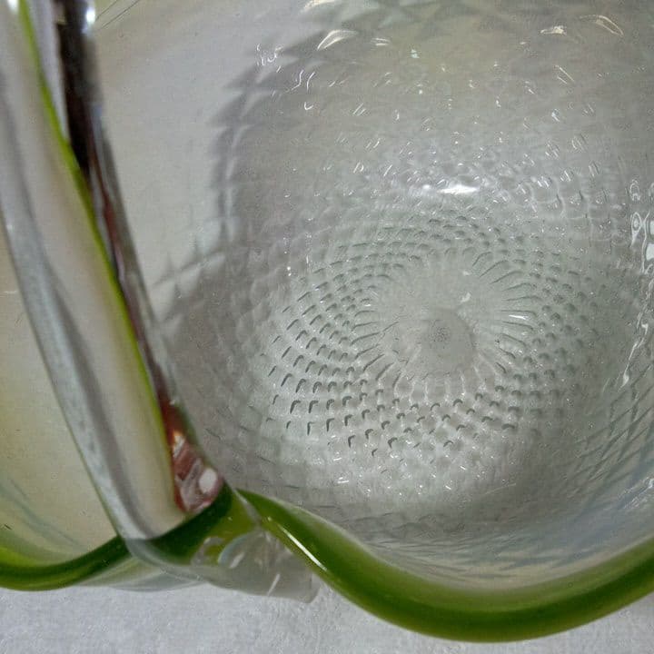 ガラス　食器　花器　緑色　緑　みどり　吹きガラス　鉢　色ガラス　グリーン