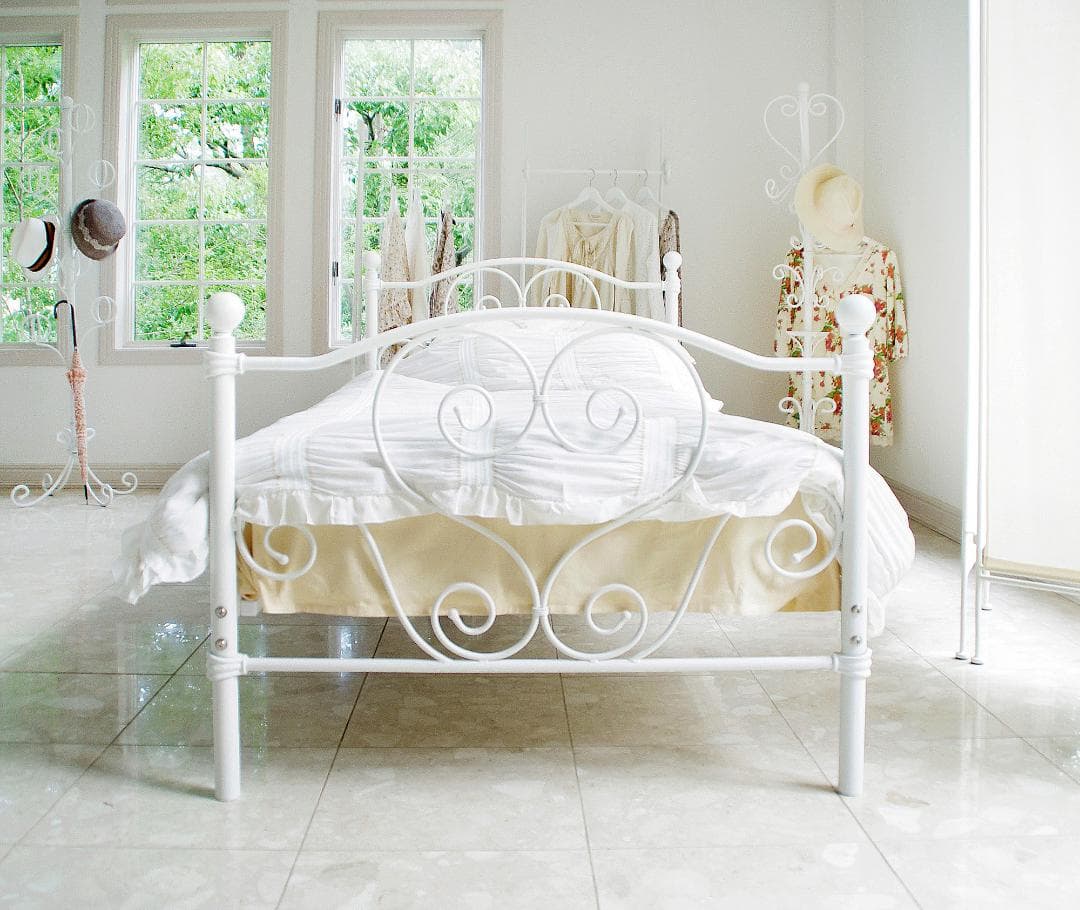 【シングル　ホワイト】かわいらしいアイアンシンデレラベッド