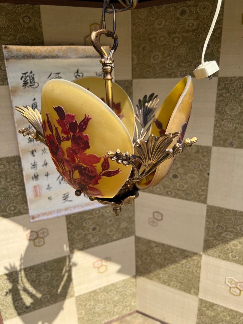 エミールガレ　3灯　吊りライト　花柄ガラスシェードの吊り下げ照明