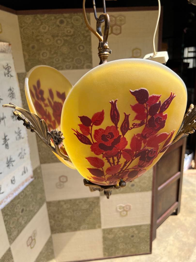 エミールガレ　3灯　吊りライト　花柄ガラスシェードの吊り下げ照明