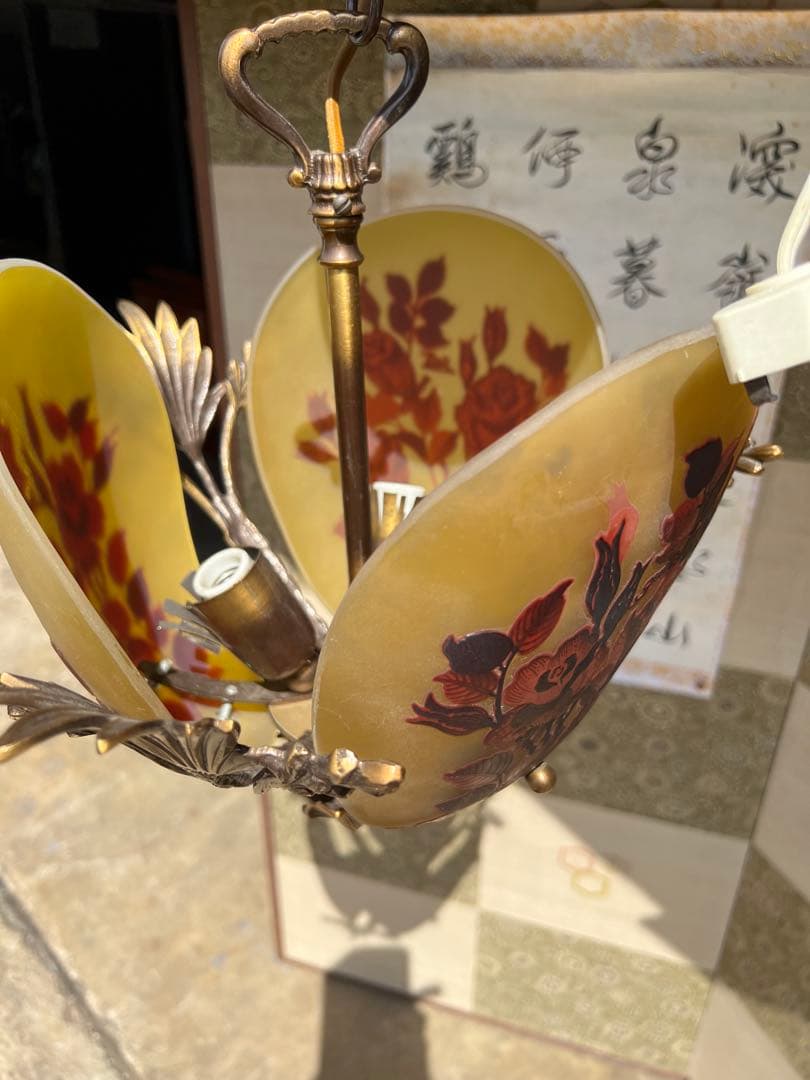 エミールガレ　3灯　吊りライト　花柄ガラスシェードの吊り下げ照明