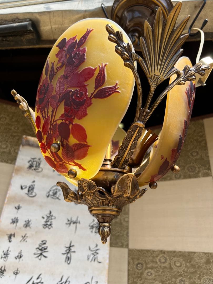 エミールガレ　3灯　吊りライト　花柄ガラスシェードの吊り下げ照明