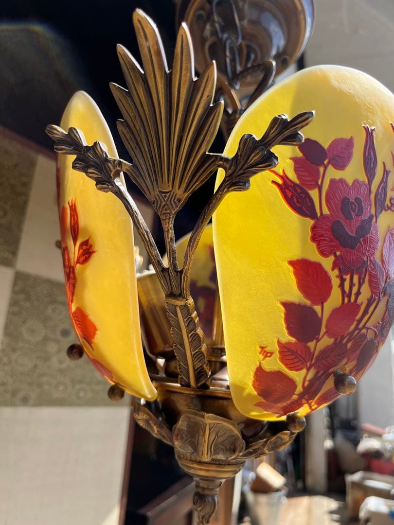 エミールガレ　3灯　吊りライト　花柄ガラスシェードの吊り下げ照明