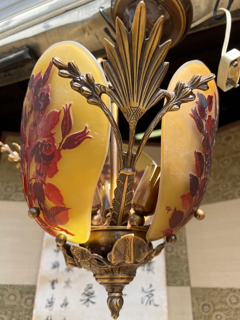 エミールガレ　3灯　吊りライト　花柄ガラスシェードの吊り下げ照明