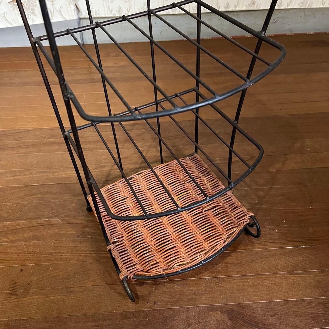 【アンティーク】アイアンフレーム ラタン 籐 ラック 飾り棚 シェルフ 古道具
