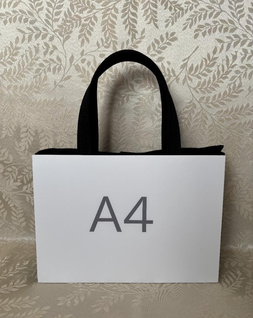 喪用としても使える裂き織りの黒バッグ