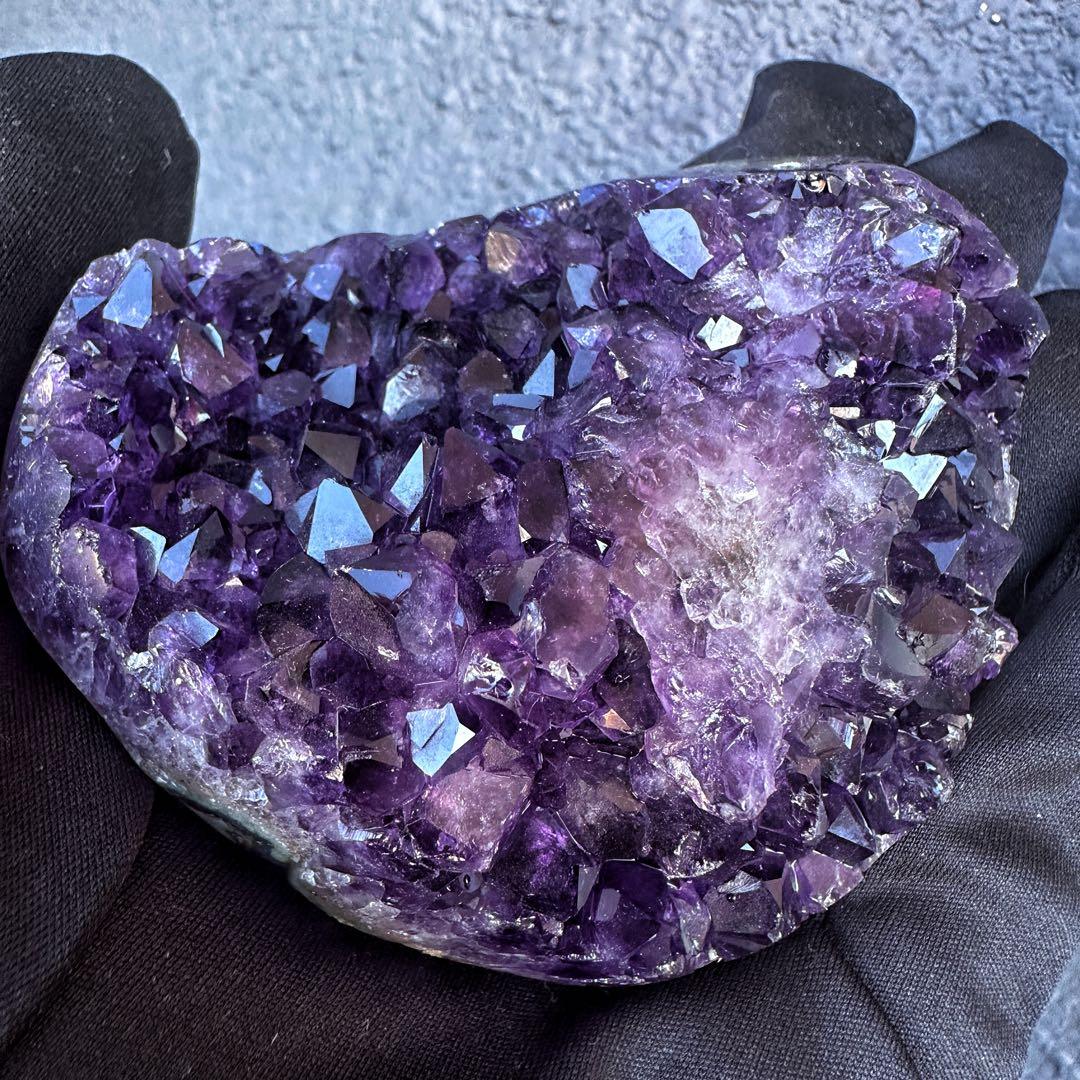 濃紫の煌めきウルグアイ産☆キラキラ☆アメジストクラスターパワーストーンA1136