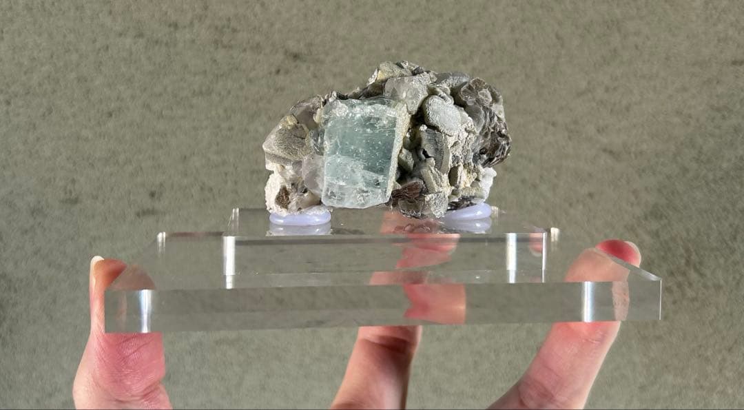 アクアマリン アクリル台座付き 原石 ミネラル