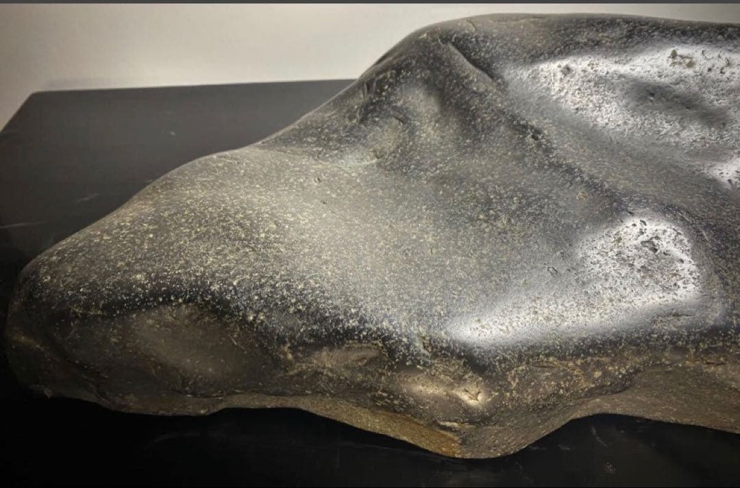 6952 瀬田川真黒石 ウブ 横47(cm)重量:12kg 水石 盆石