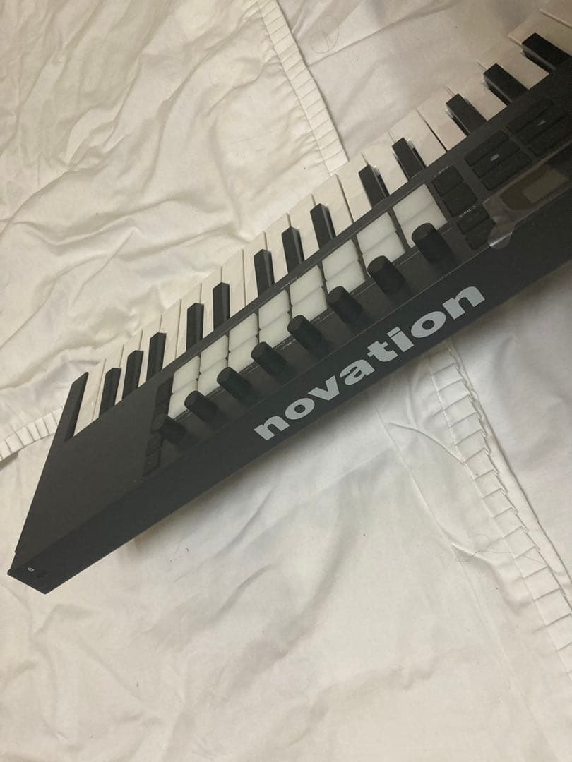 Novation Launchkey mini 37 MK4 MIDIキーボード