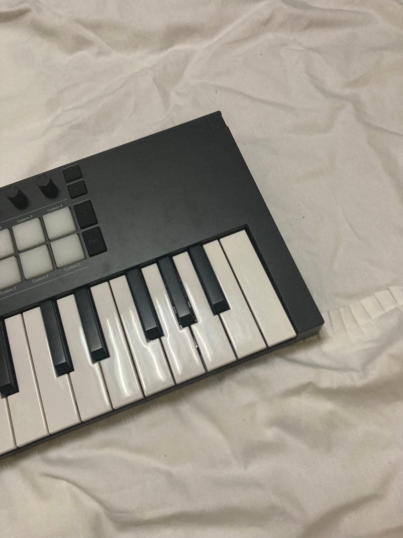 Novation Launchkey mini 37 MK4 MIDIキーボード