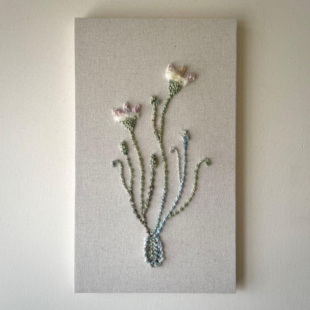 【一点もの】『手紡ぎ糸のお花. j'』手刺繍ファブリックパネル