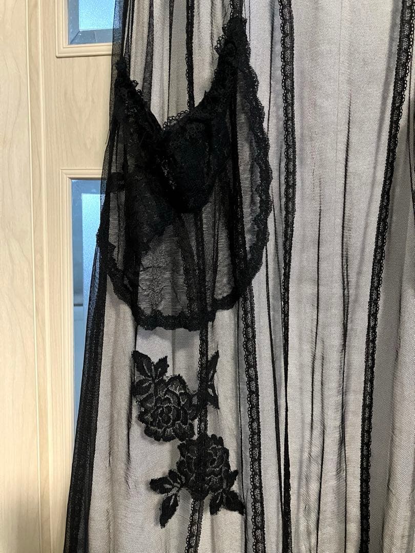 さえらピアリマーマの黒レースエプロンドレス