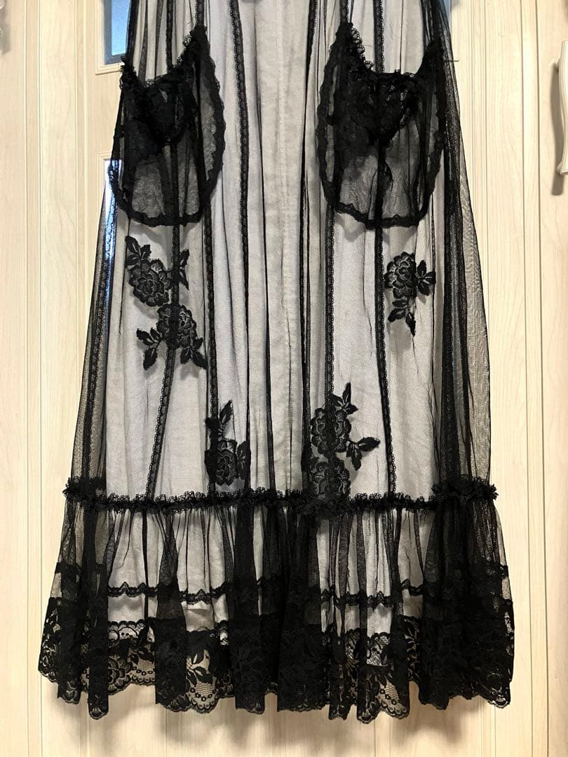 さえらピアリマーマの黒レースエプロンドレス