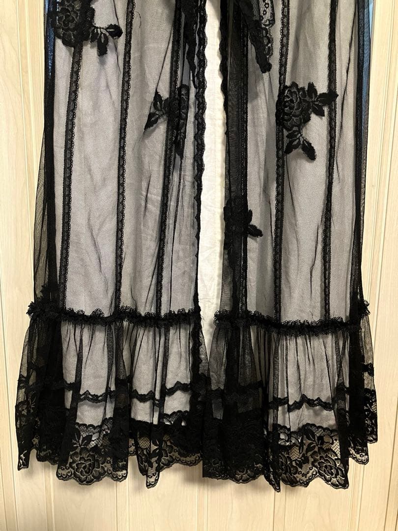 さえらピアリマーマの黒レースエプロンドレス