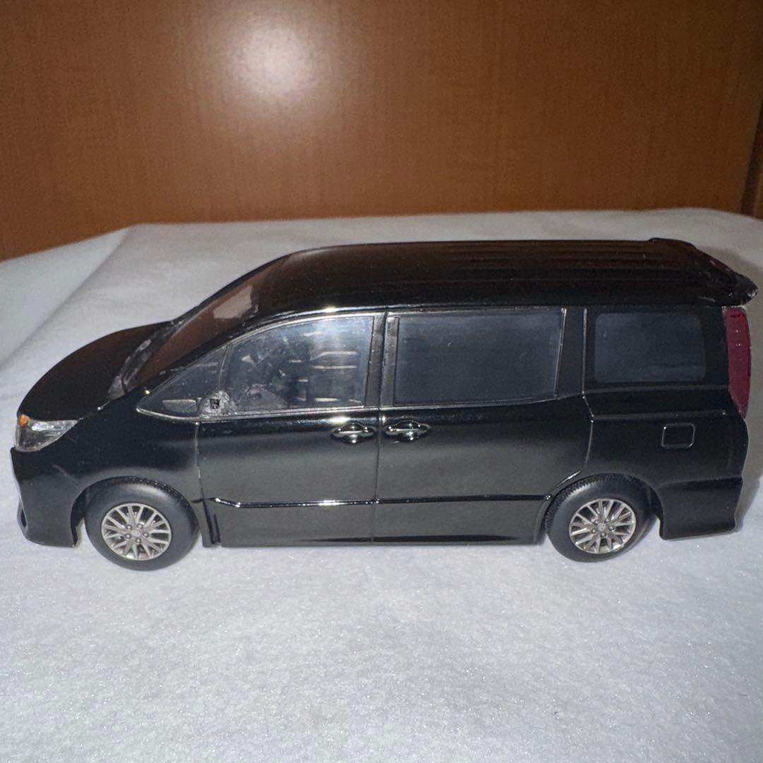 トヨタ ノア ミニカー 黒 - メルカリ