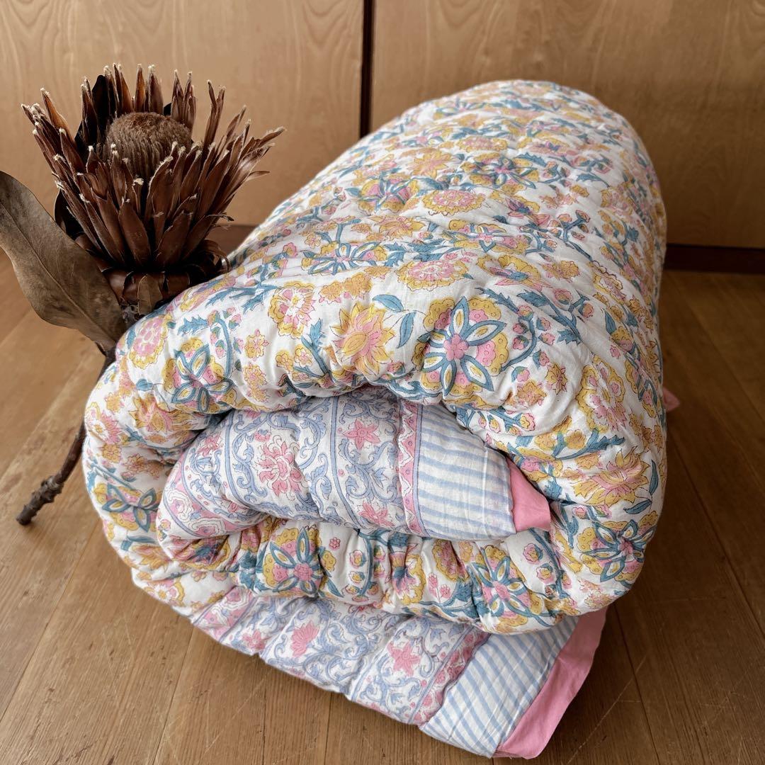 未使用※インド ブロックプリント 中綿入りキルト ベビーブルー　マルチカバーラグ