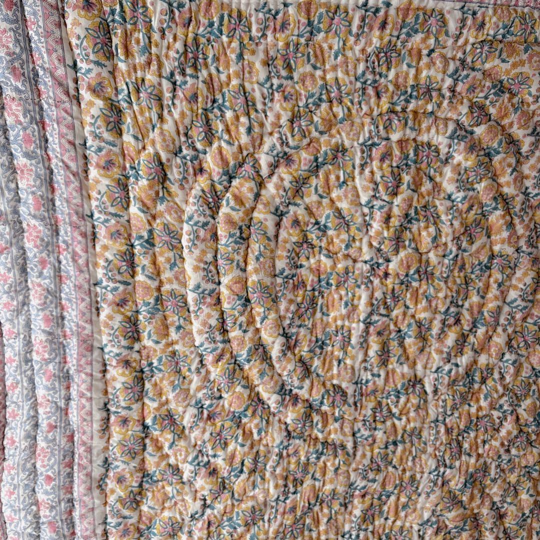 未使用※インド ブロックプリント 中綿入りキルト ベビーブルー　マルチカバーラグ