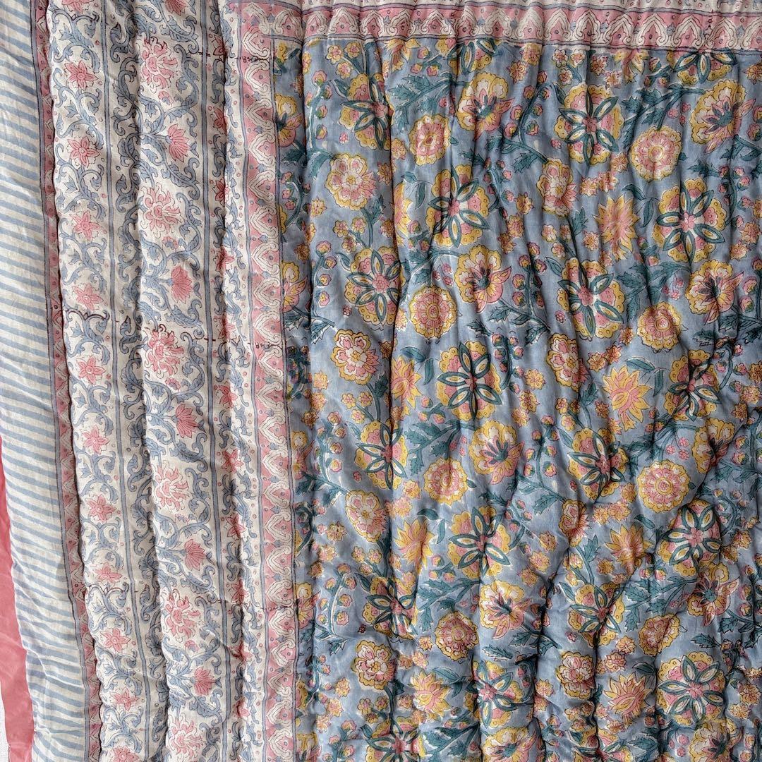 未使用※インド ブロックプリント 中綿入りキルト ベビーブルー　マルチカバーラグ