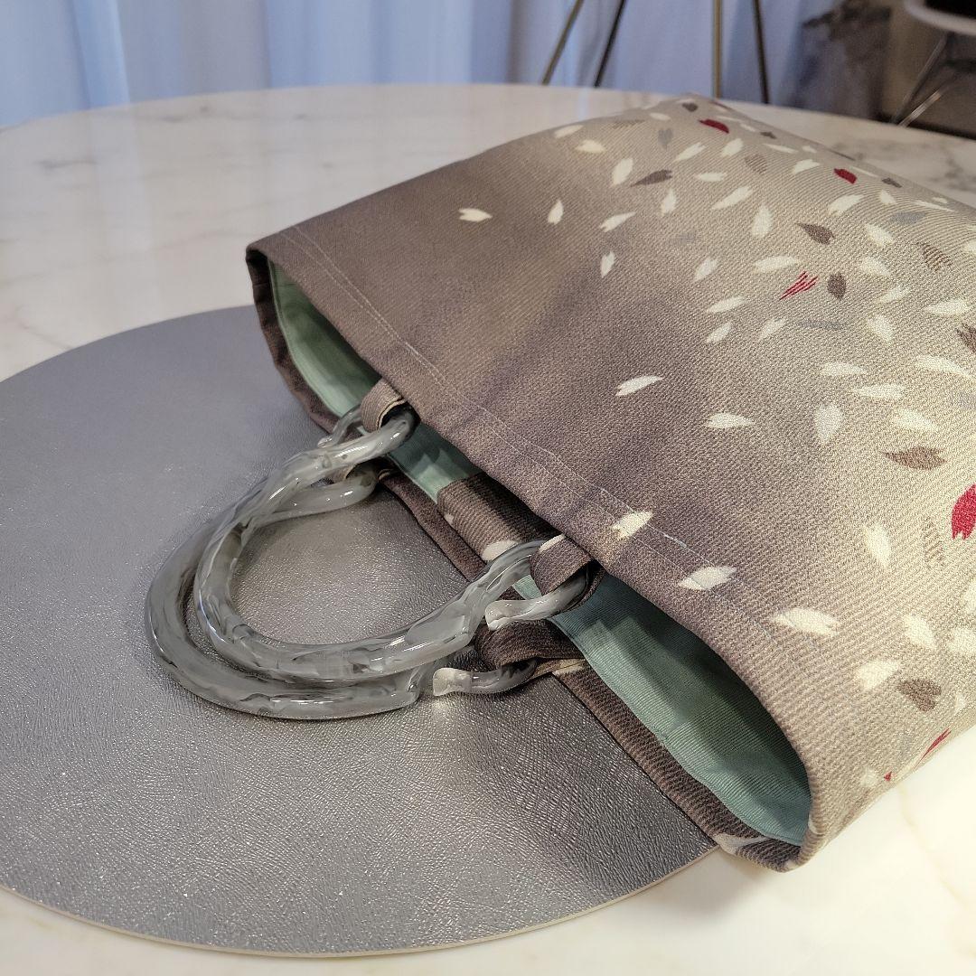 〈セール品〉小紋生地リメイク　持ち手　グレーアクリルハンドル　バッグ㊸