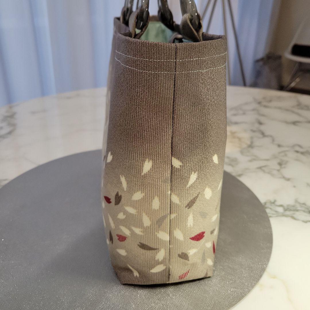 〈セール品〉小紋生地リメイク　持ち手　グレーアクリルハンドル　バッグ㊸