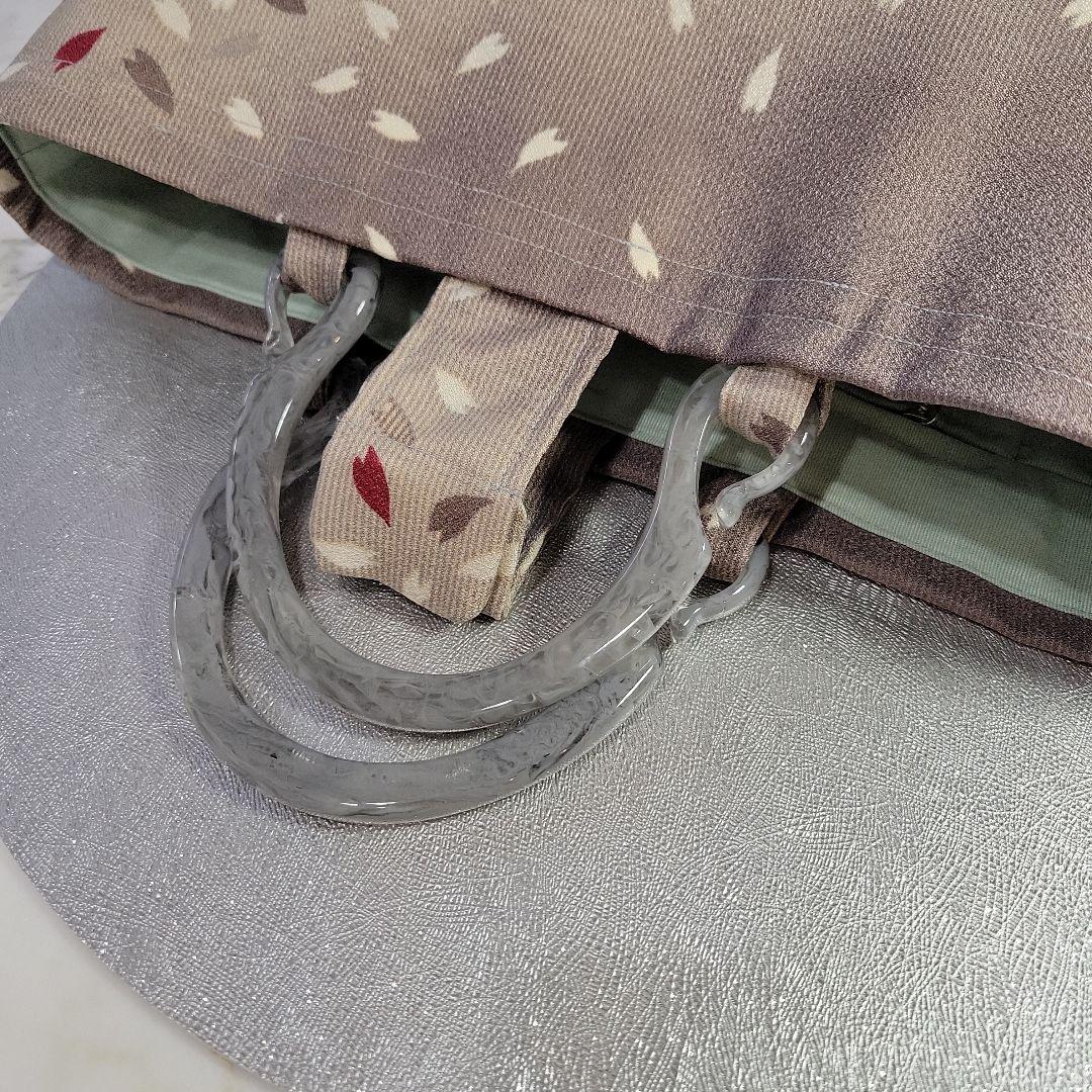 〈セール品〉小紋生地リメイク　持ち手　グレーアクリルハンドル　バッグ㊸