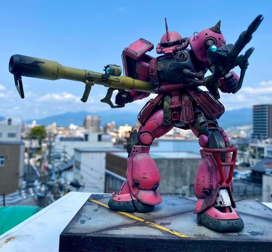 ガンプラ MG 1/100 MS-07S シャア専用ザクⅡ 完成品 台座付き - メルカリ