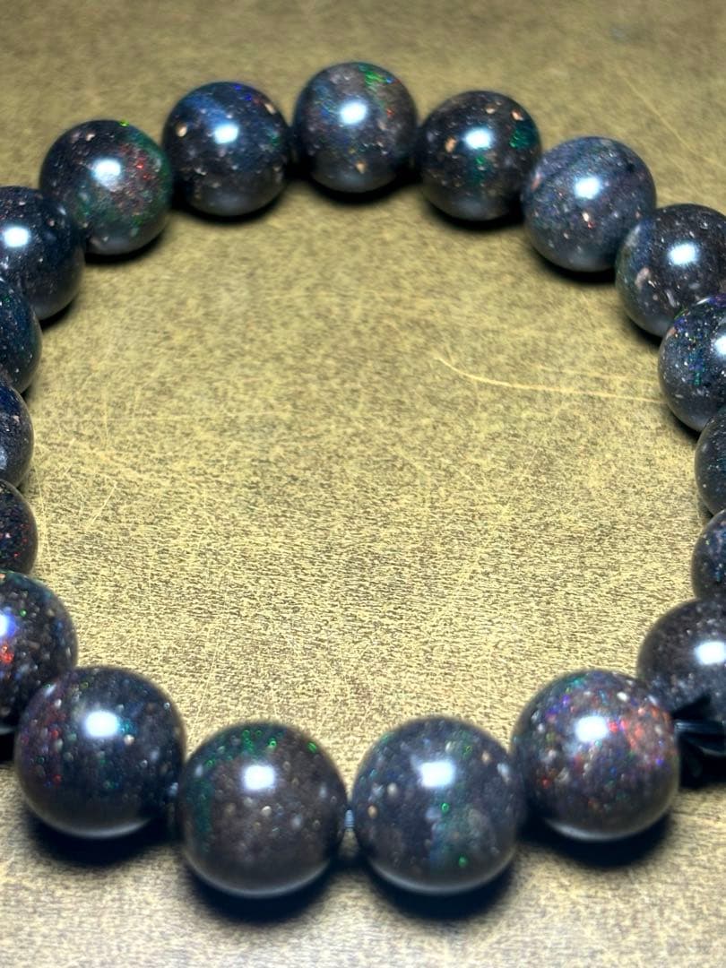 【新入荷】高品質　ブラックマトリックスオパールブレス10.2㎜（新品未使用）虹色