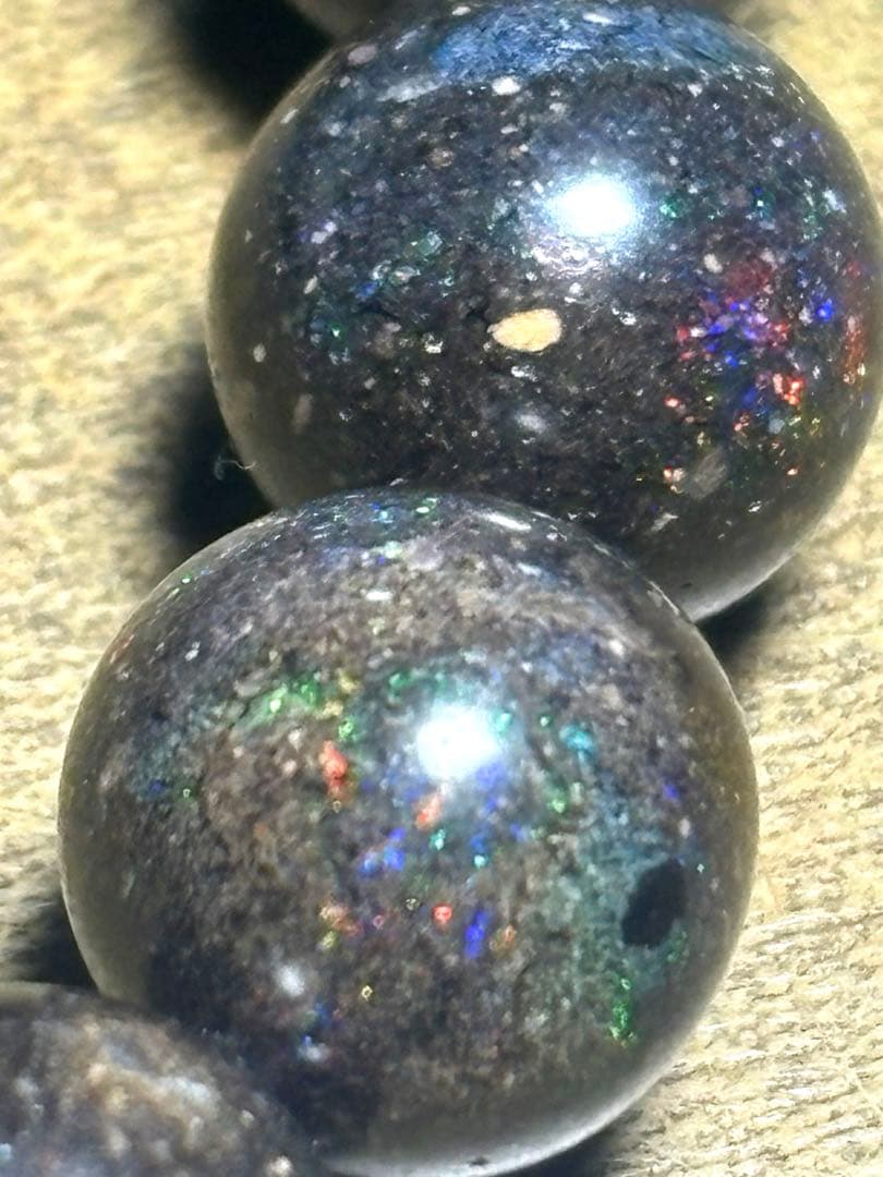 【新入荷】高品質　ブラックマトリックスオパールブレス10.2㎜（新品未使用）虹色