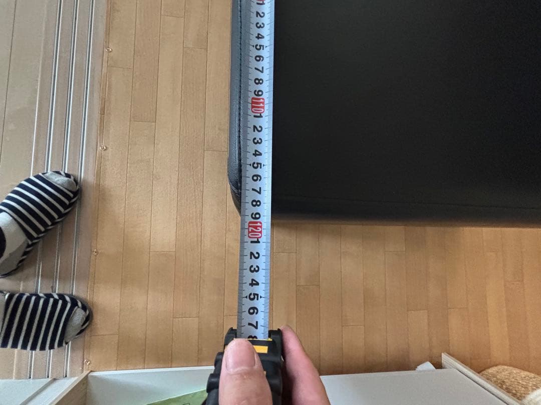 ベンチソファ　黒い合成皮革の背もたれ付きベンチ