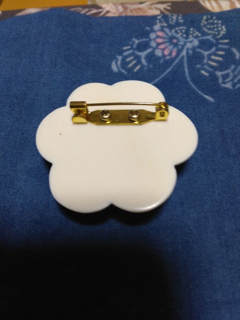 カメリアローズ天然素材ブローチ新品