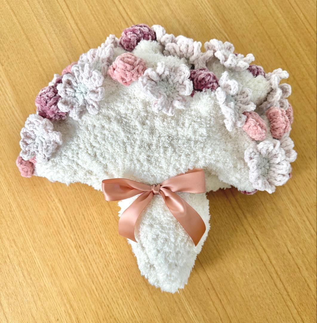 バラとデイジーのふわもこブーケフリルブランケット