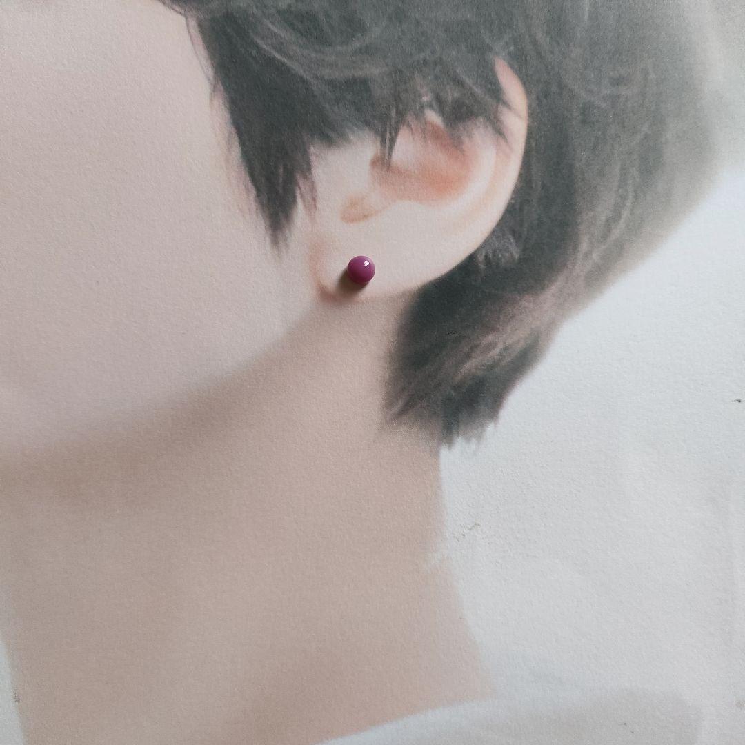 取引中　《ブライトパープル》*カラフルなガラスの小粒ピアス/イヤリング