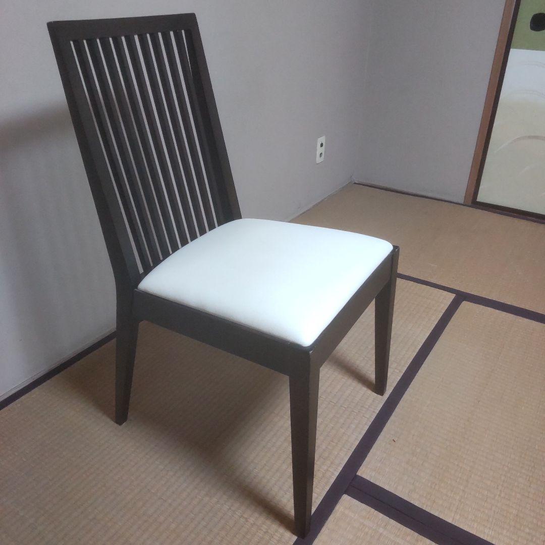 モダンなスラットバック木製椅子④