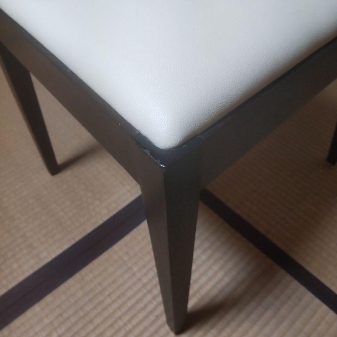 モダンなスラットバック木製椅子④
