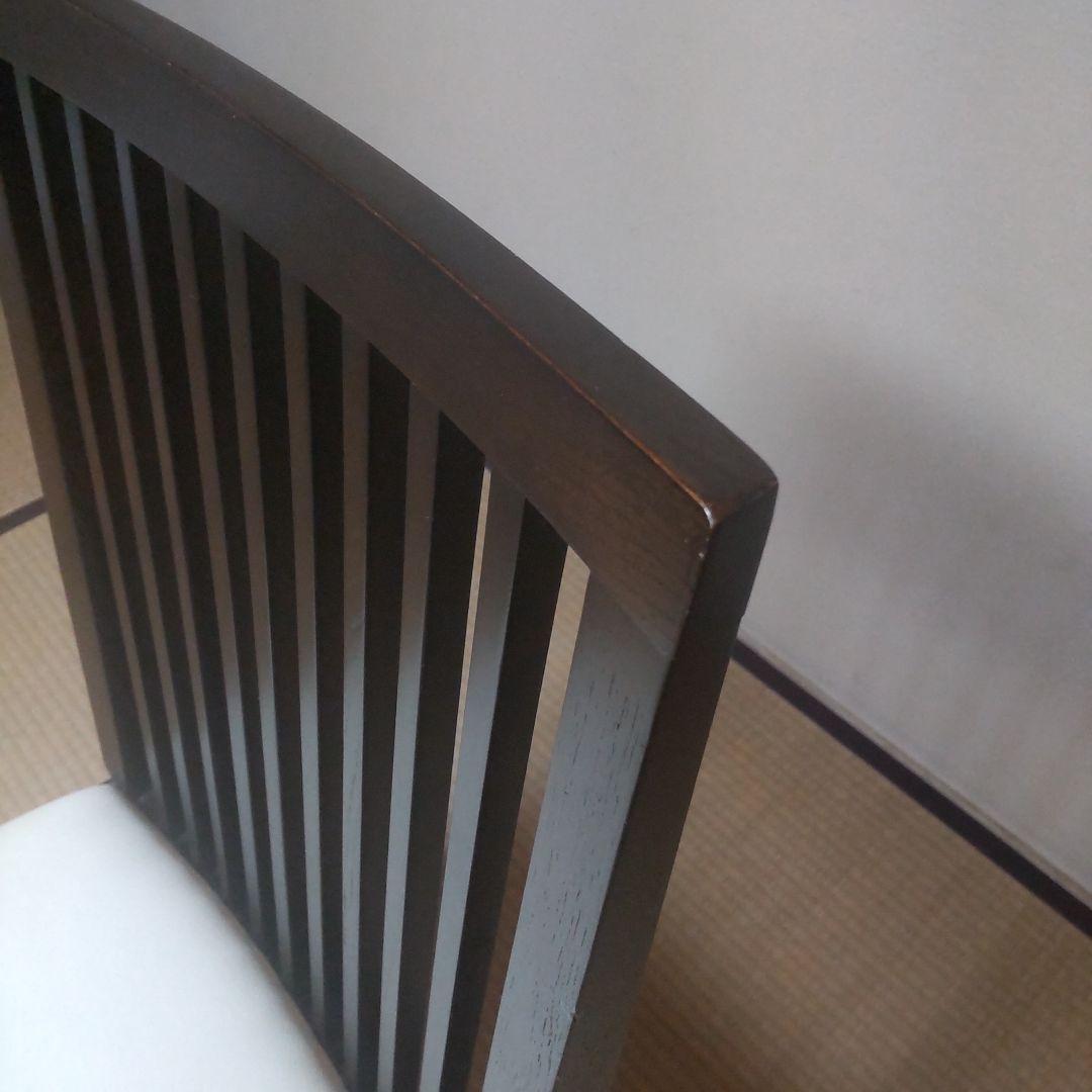 モダンなスラットバック木製椅子④