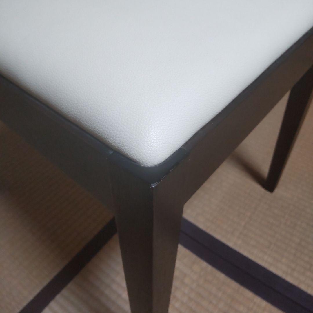 モダンなスラットバック木製椅子④