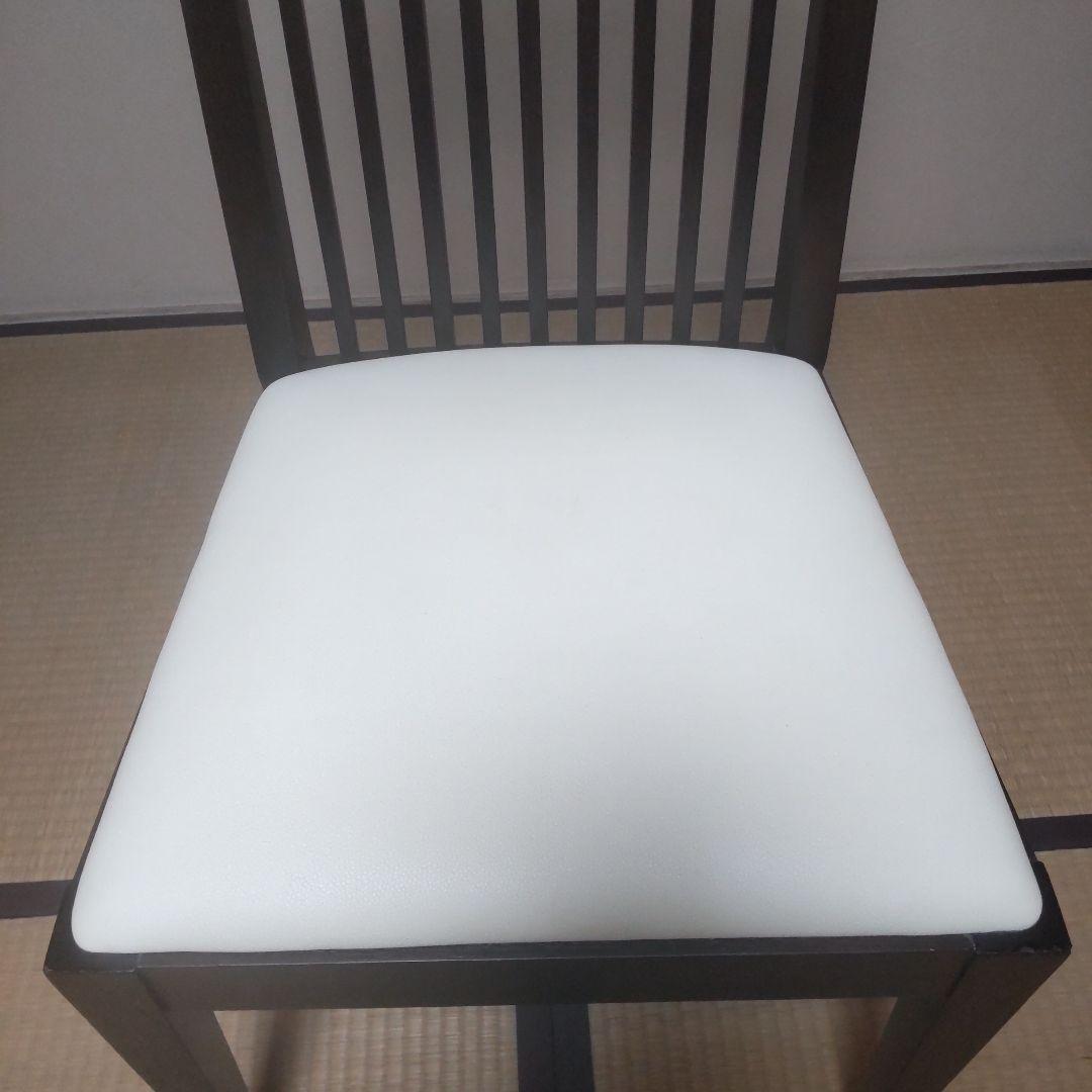 モダンなスラットバック木製椅子④