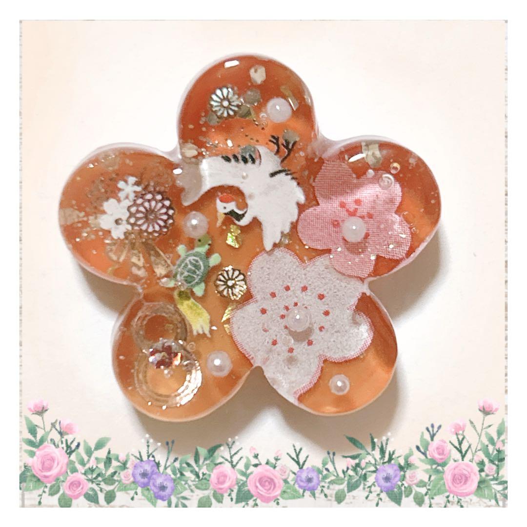 No 989❣️可愛いお正月模様ハート型レジンヘアゴム❣️٩(๑❛ᴗ❛๑)۶❣️