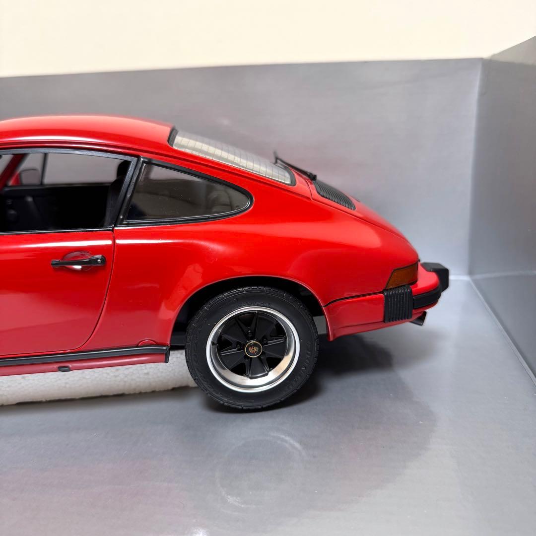 1/12 ポルシェ　911　カレラ　 3.2 クーペ　レッド　ドア開閉