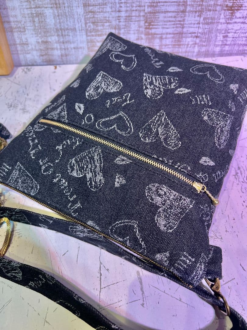 ロラライハリス♡ブラック英字ハートデニム♡刺繍のショルダーバッグ♡わんちゃん