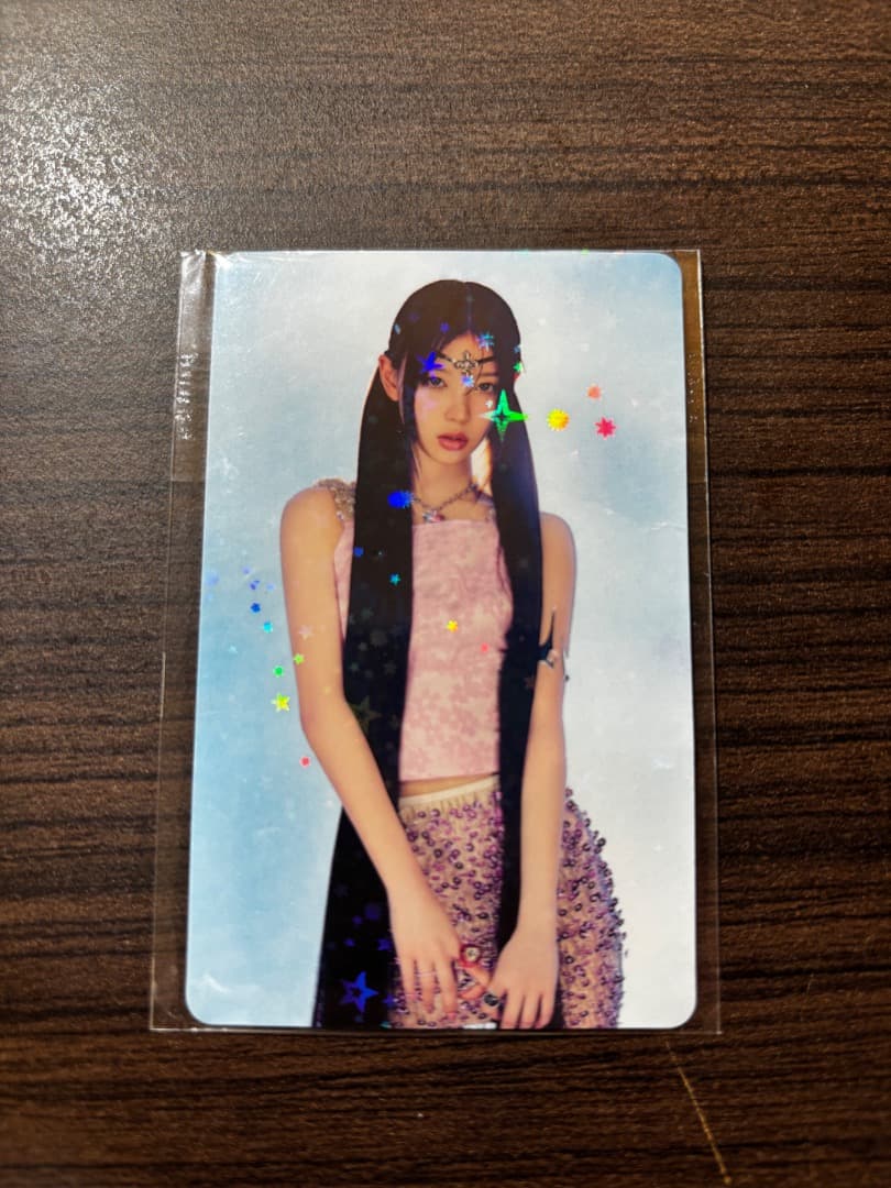 ILLIT モカ チェキ - メルカリ