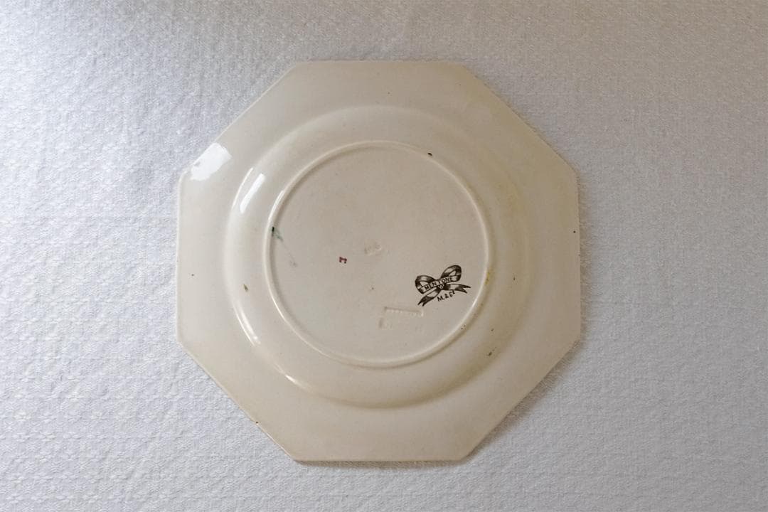 イギリスアンティーク　ボタニカル柄　オクトゴナル　プレート　22.1cm　B