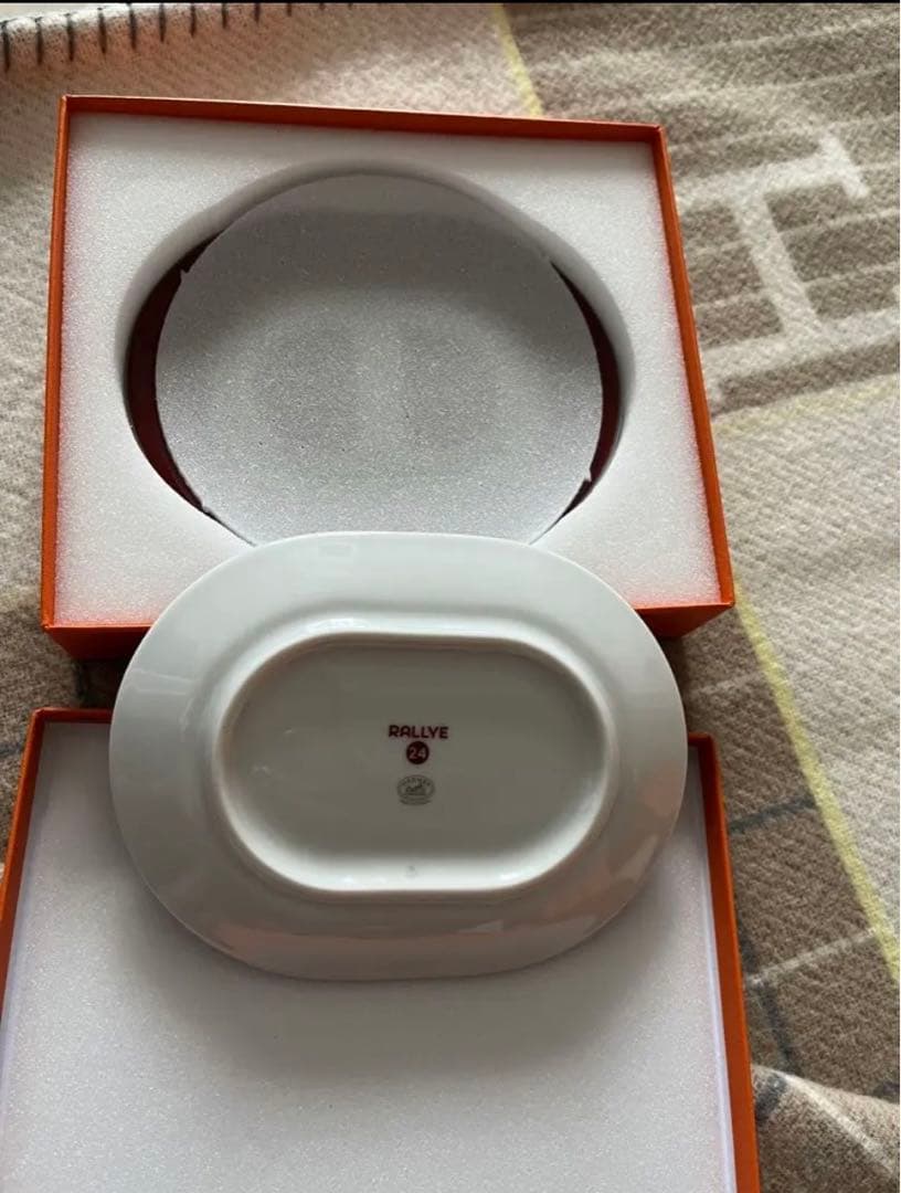 入手困難 エルメス HERMES ミニラリー24 オーバルプレート レッド2枚