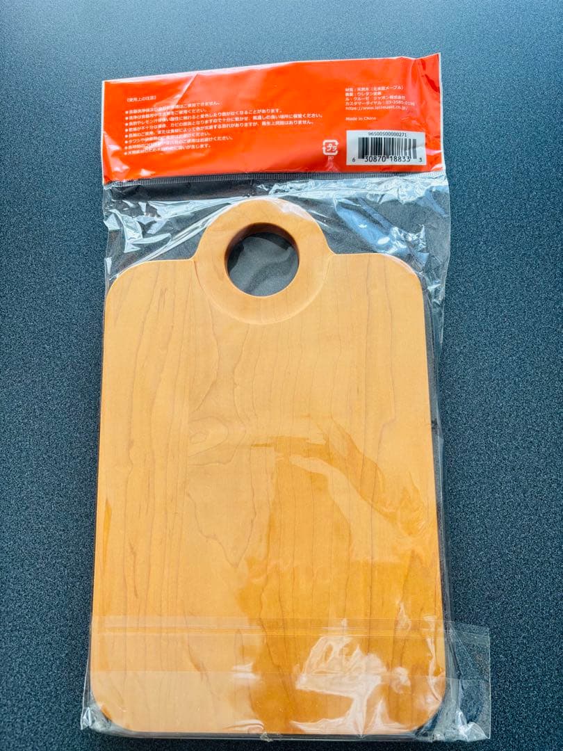 （新品）ルクルーゼ　カッティングボード　・ラウンドトリベット・ウッドボード