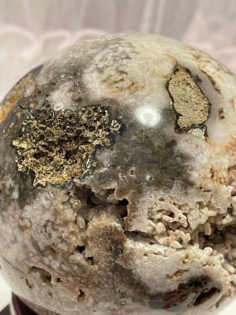 アメジスト　白い　丸玉　口笑原石 99ミリ　大きい　台座付き　② 大きい